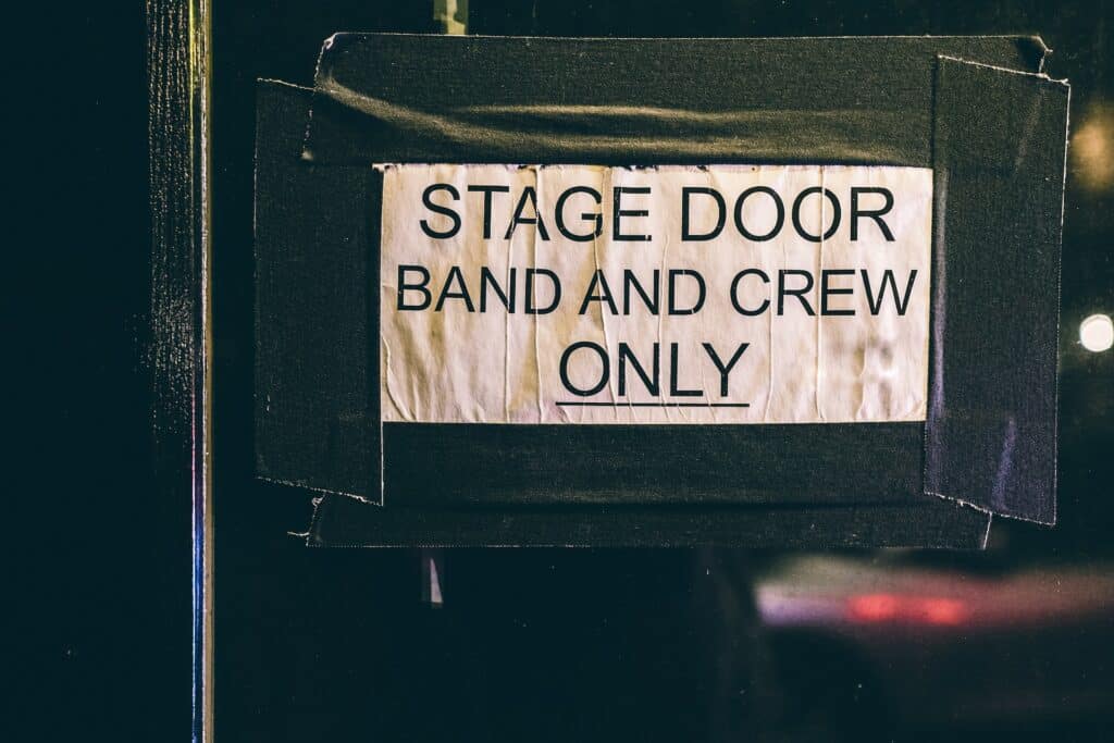 Sign to the back stage